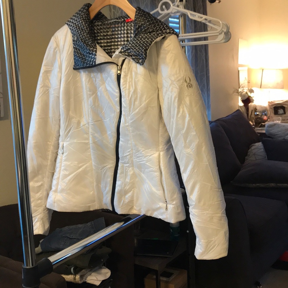 White puffer lightweight jacket